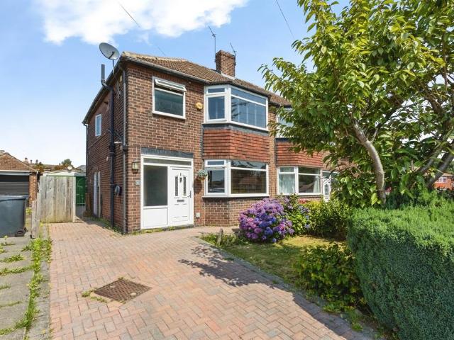 House for sale in Scholes, West Yorkshire