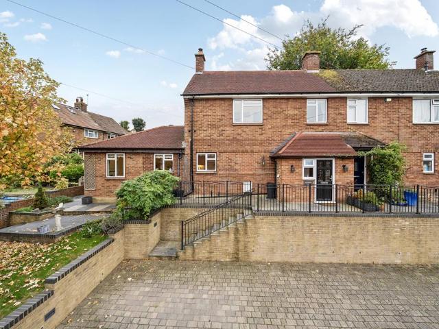 House for sale in The Butts, Kent