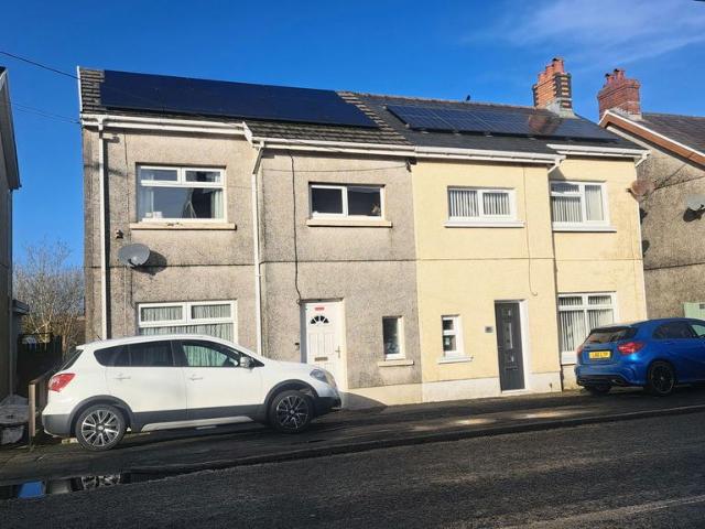 House for sale in Brynaman Isaf, Gwaun-cae-gurwen