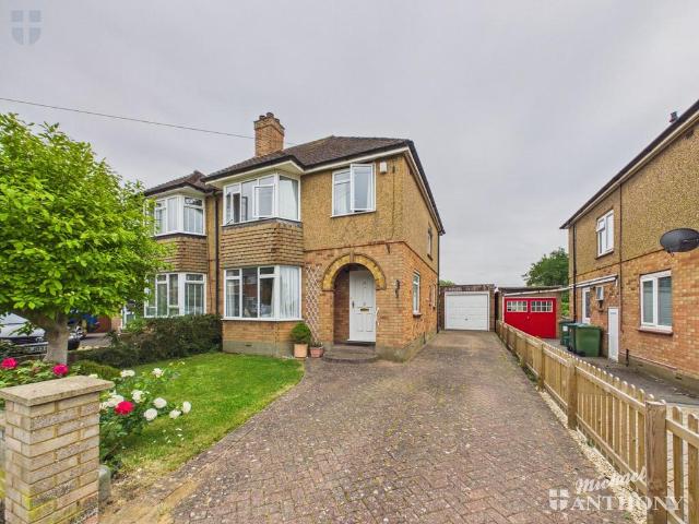 House for sale in Stoke Mandeville, Buckinghamshire