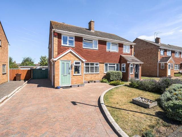 House for sale in Sutton-at-Hone and Hawley, Monks Orchard
