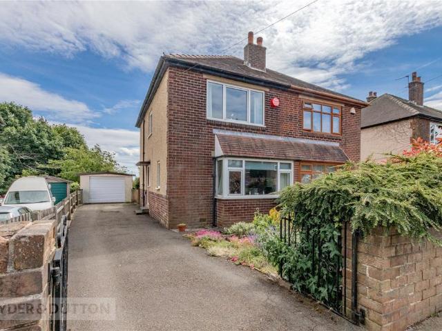 House for sale in Longwood, West Yorkshire