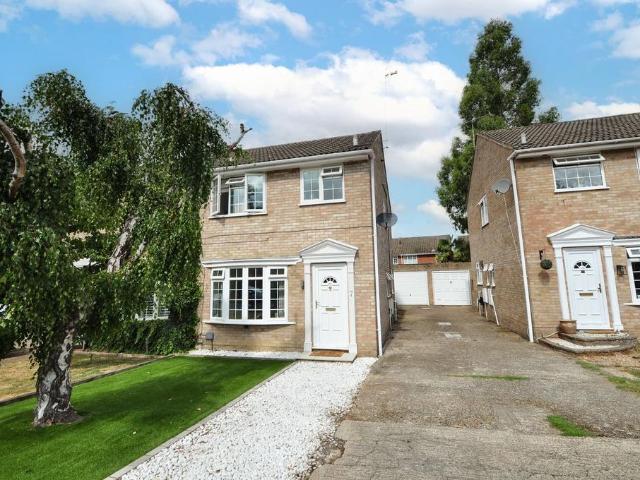 House for sale in Heol-las, Surrey