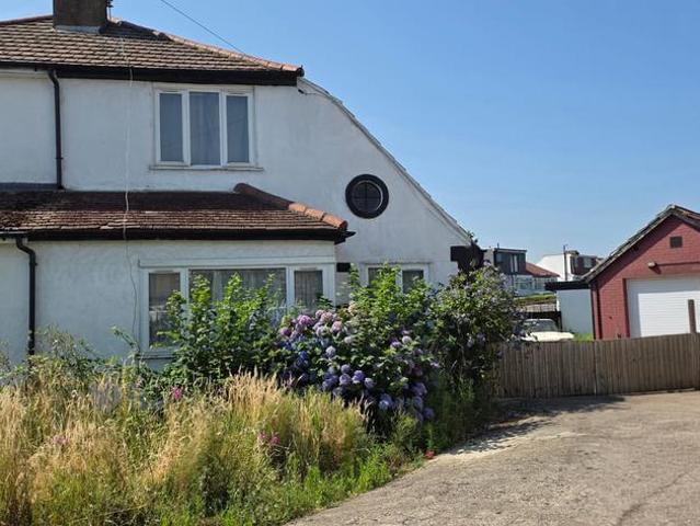 House for sale in South Stanmore, Greater London