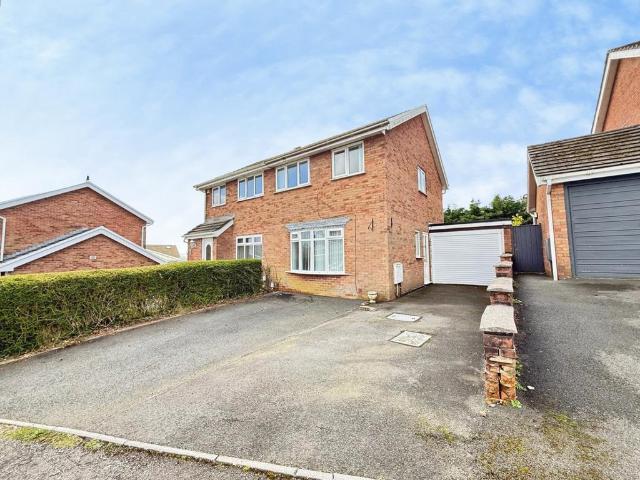 House for sale in Llanedi, Fforest
