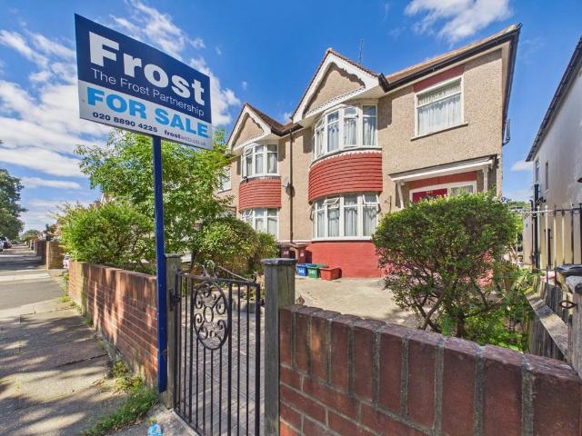 House for sale in London Borough of Hounslow, Hanworth