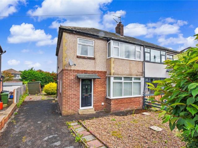 House for sale in Calverley, West Yorkshire