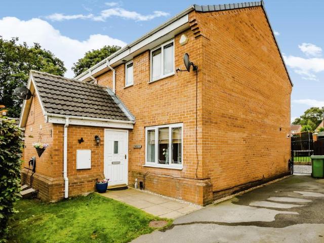 House for sale in Huddersfield, West Yorkshire