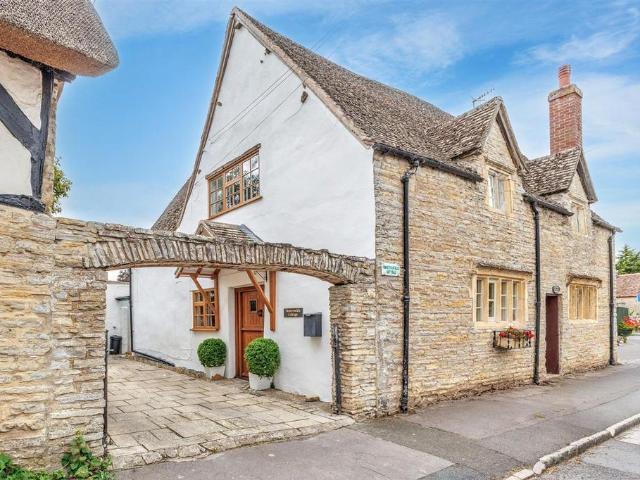 House for sale in Crookhill, Worcestershire