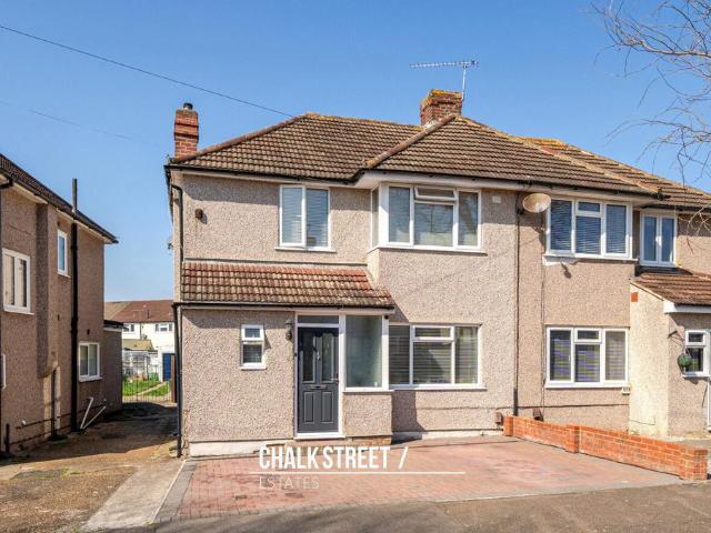 House for sale in Elm Park, Greater London