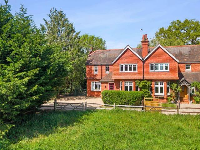 House for sale in New Chapel, Hillview