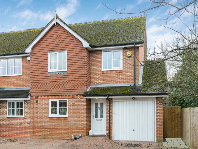 House for sale in Upper Halliford, Spelthorne