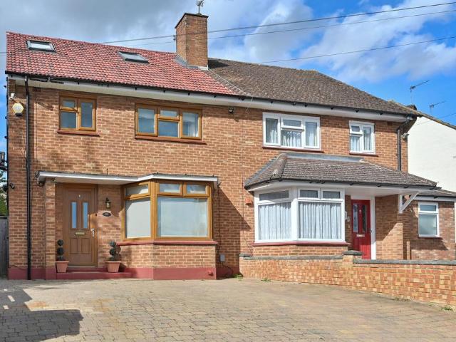 House for sale in Woodside, Watford