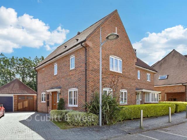 House for sale in Kilnwood Vale, Horsham