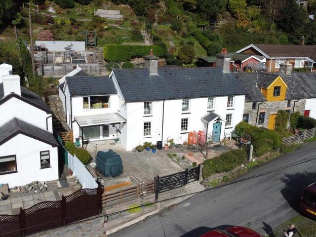 House for sale in Cae Heulog, Llanafan