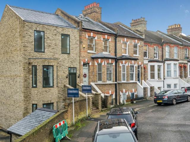 House for sale in London Borough of Lewisham, Forest Hill