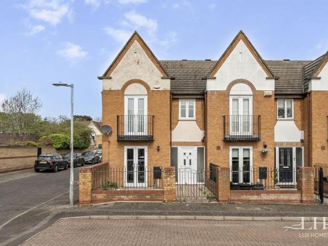 House for sale in Hornchurch, Greater London