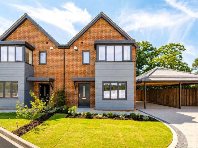 House for sale in Dettingen Park, Deepcut