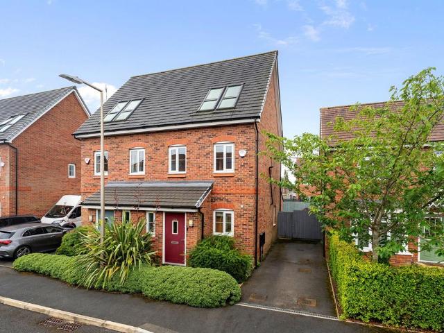 House for sale in Brinnington, Greater Manchester