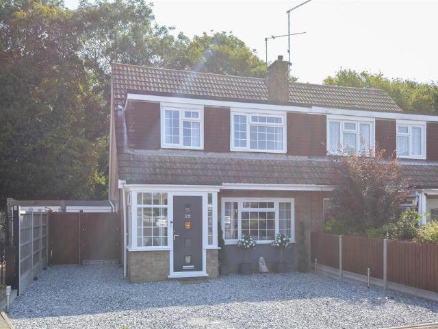 House for sale in Pilgrims' Hatch, Navestock Side