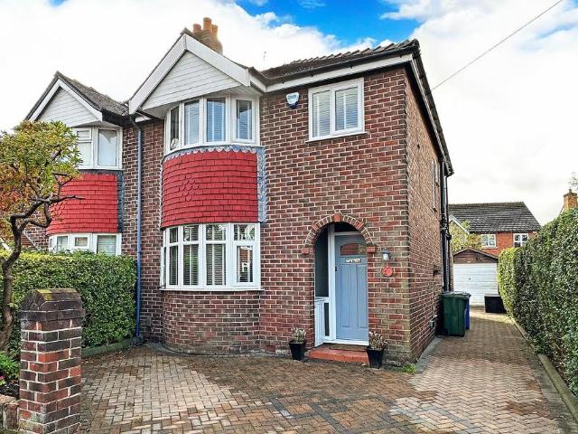 House for sale in Timperley, Timperley
