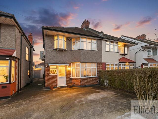 House for sale in Kenton, Greater London