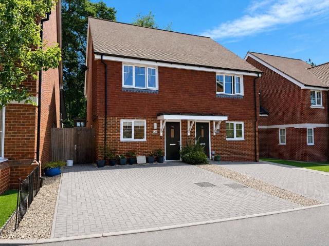 House for sale in Heatherside, Heol-las