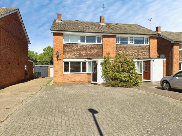 House for sale in Woodley