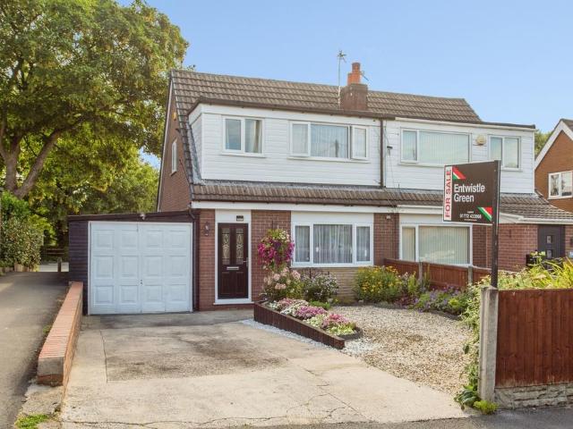House for sale in Moss Side, Firbank