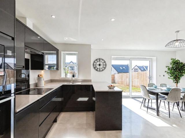 House for sale in Middleton, Bare