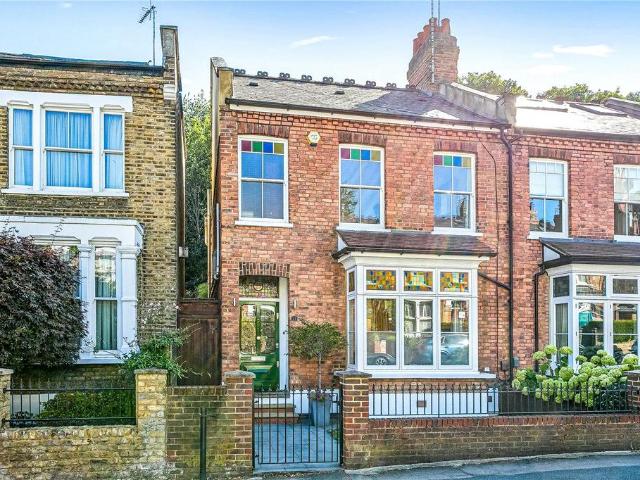 House for sale in Shepherd's Hill, Greater London