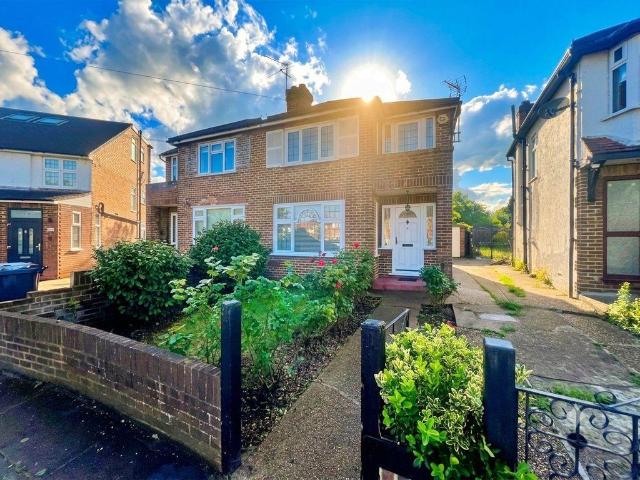 House for sale in London Borough of Ealing, Greenford