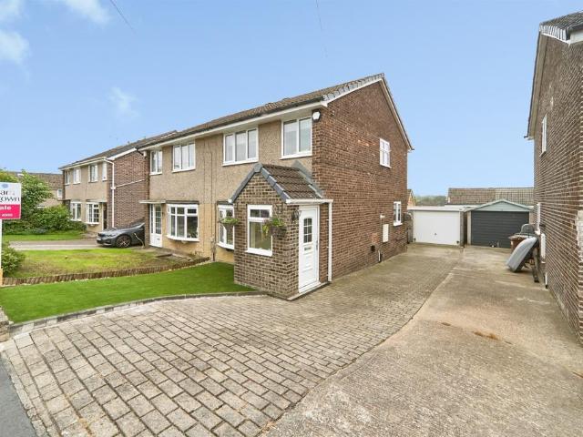 House for sale in Westfield, Guiseley