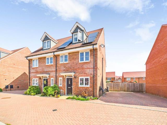 House for sale in Stoke Mandeville, Buckinghamshire