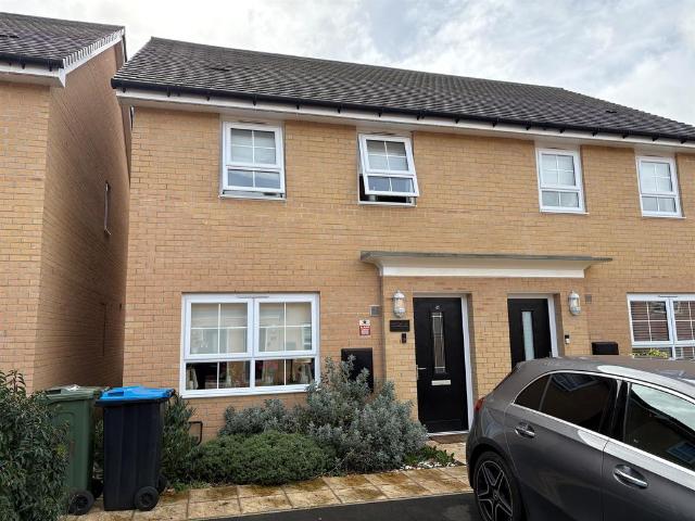 House for sale in Eagle Farm, Wavendon