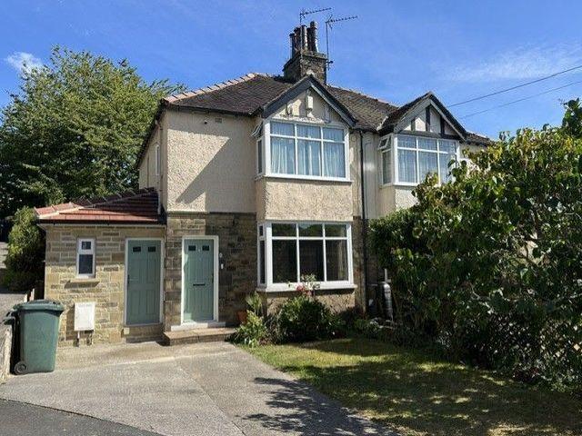 House for sale in Greengates, West Yorkshire