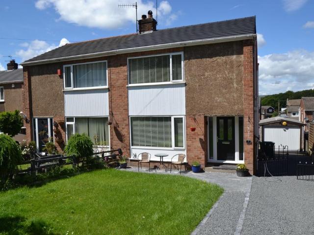 House for sale in Baildon, West Yorkshire