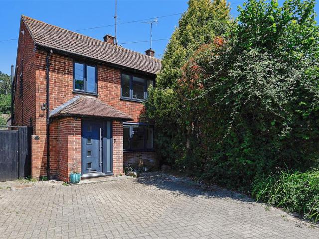 House for sale in Woodhatch, Red Hill