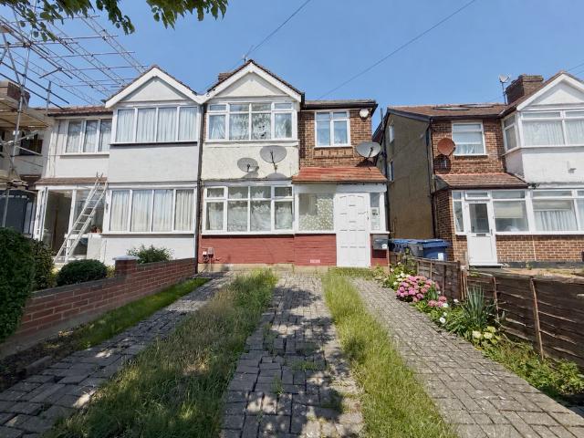 House for sale in London Borough of Ealing, Perivale
