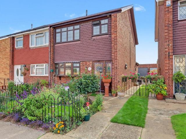 House for sale in Stanford-le-Hope, Essex