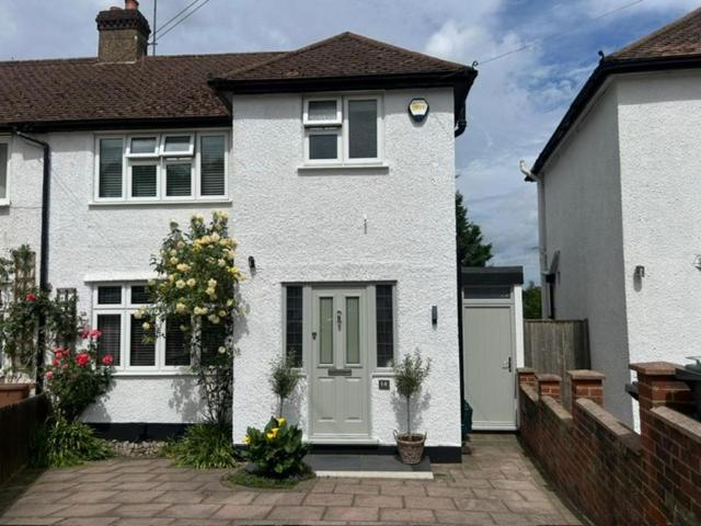 House for sale in Watford Rural, Batchworth