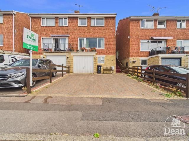 House for sale in Bromsberrow Heath, Gloucestershire