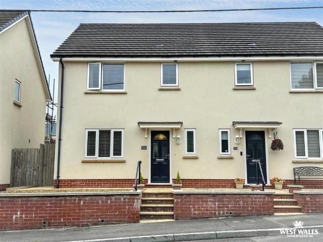 House for sale in Pontyberem, Wales