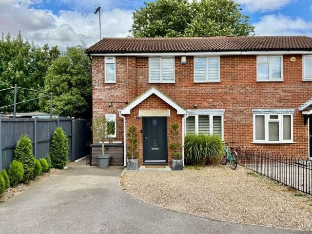 House for sale in Woodside Estate, Houghton Regis
