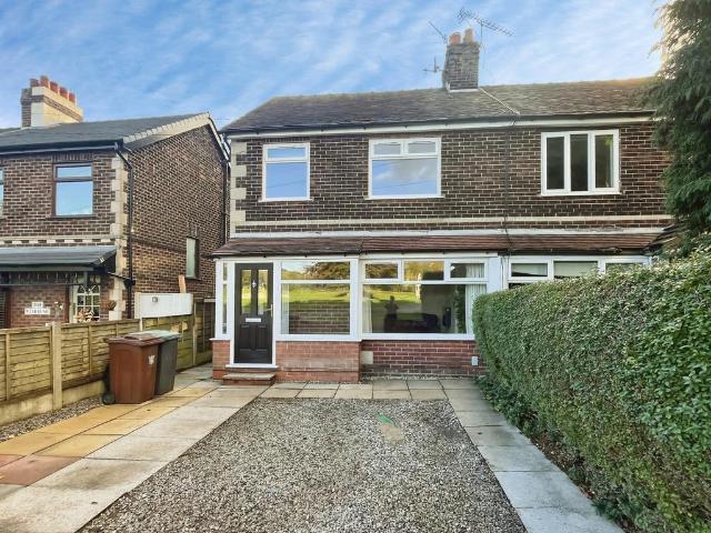 House for sale in Hadfield, High Peak