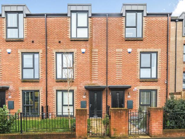 House for sale in Georgia, Greater Manchester