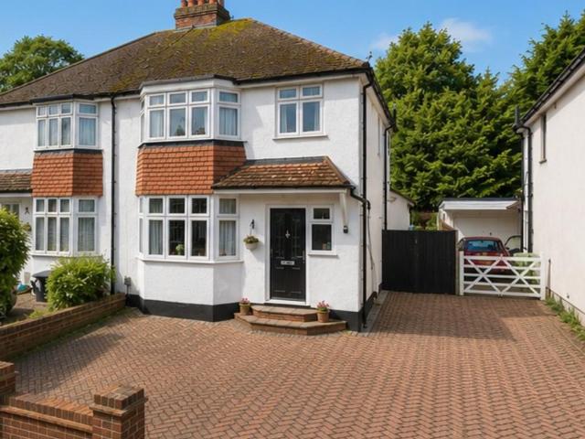House for sale in Pachesham Park, Surrey