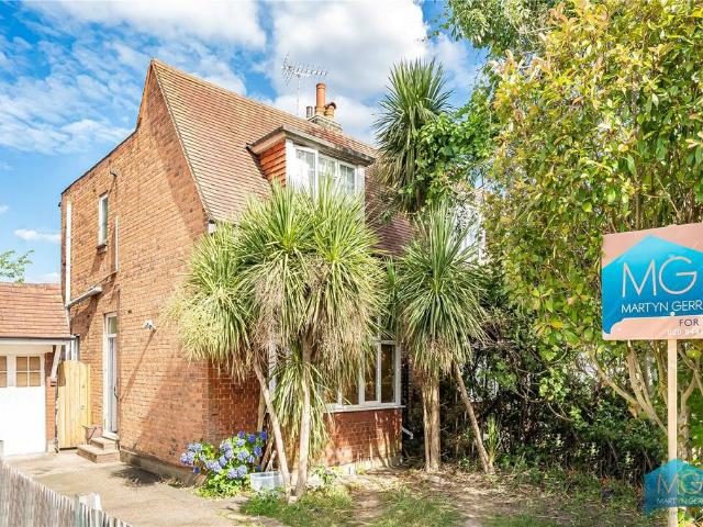 House for sale in Friern Barnet, Greater London