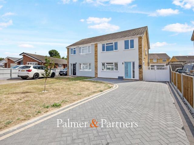 House for sale in Dale Hill, Essex