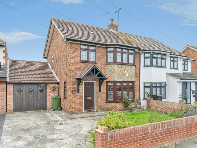 House for sale in Elm Park, Greater London